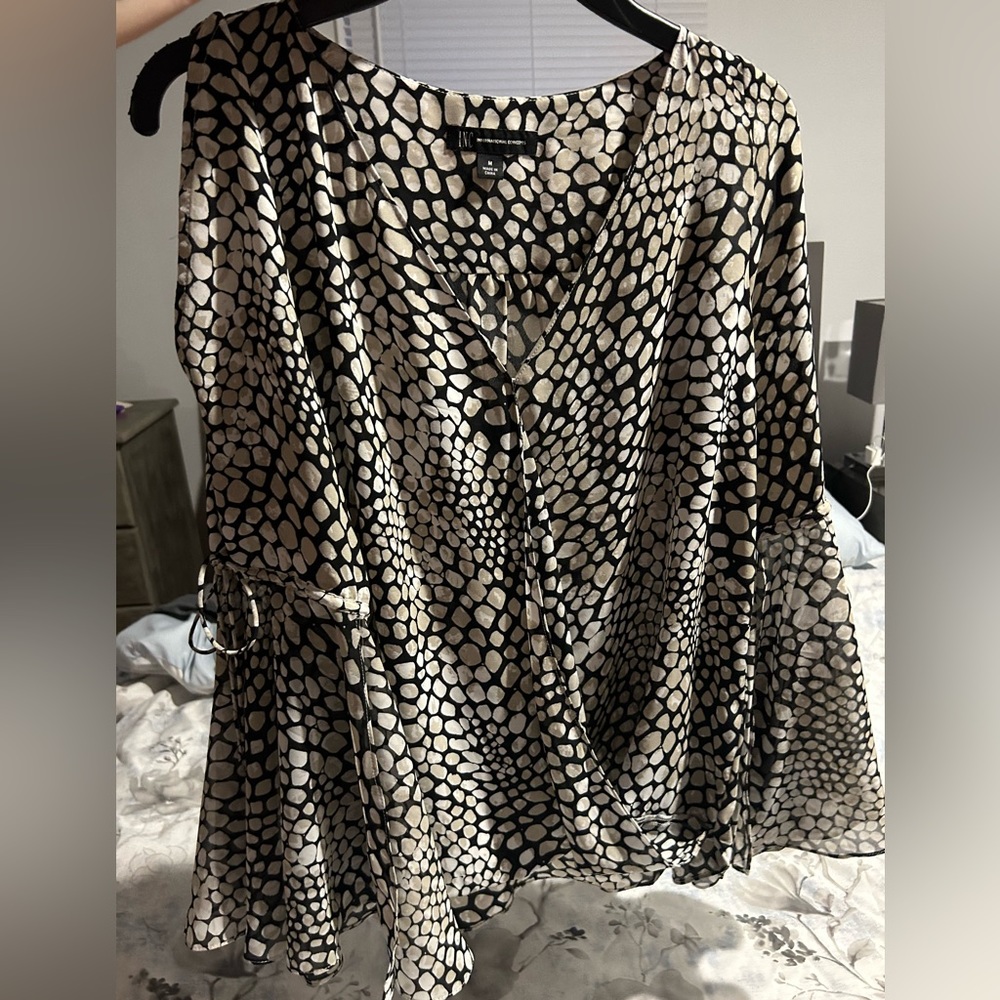 INC cold shoulder bell bottom tie sleeve. Longer back. Size Medium